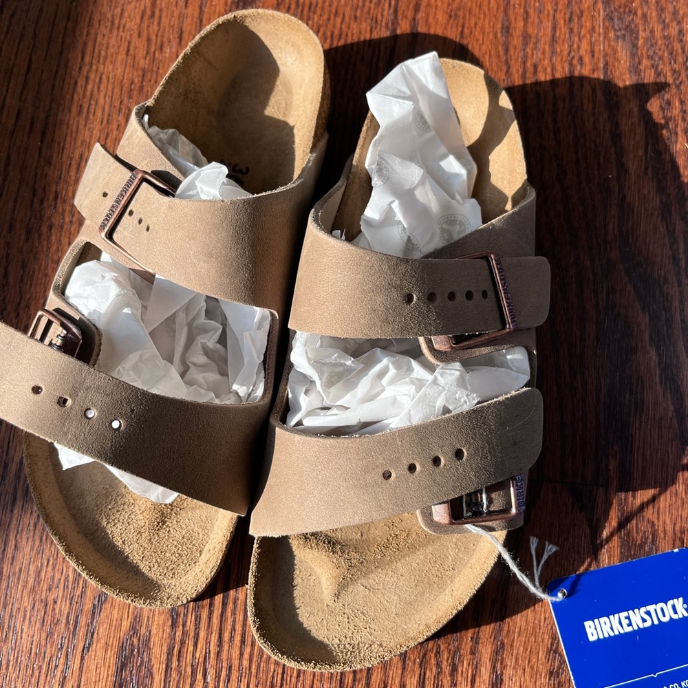COPY - NEW! Arizona Birkenstocks. Never worn. Original box.